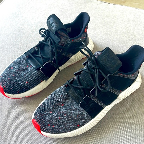 Men’s 10.5 barely worn Adidas Slip-on - Picture 1 of 3